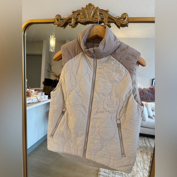 Varley Maher Quilted Vest - Mauve & Tan S - Picture 4 of 9